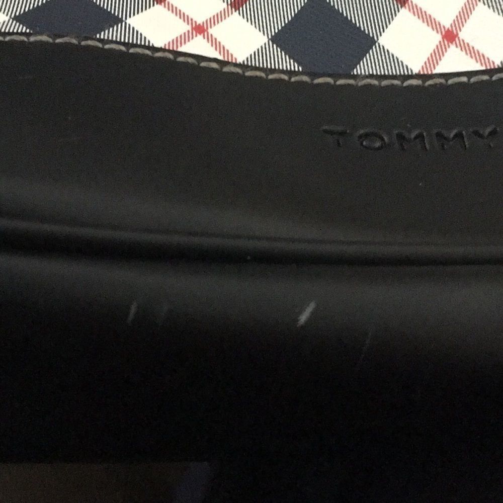 Tommy Hilfiger Small Clutch Purse - Picture 8 of 9